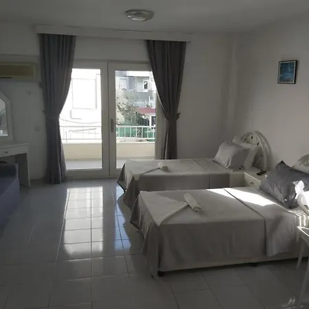 Goencue Apart Otel 아파트호텔 말마리스